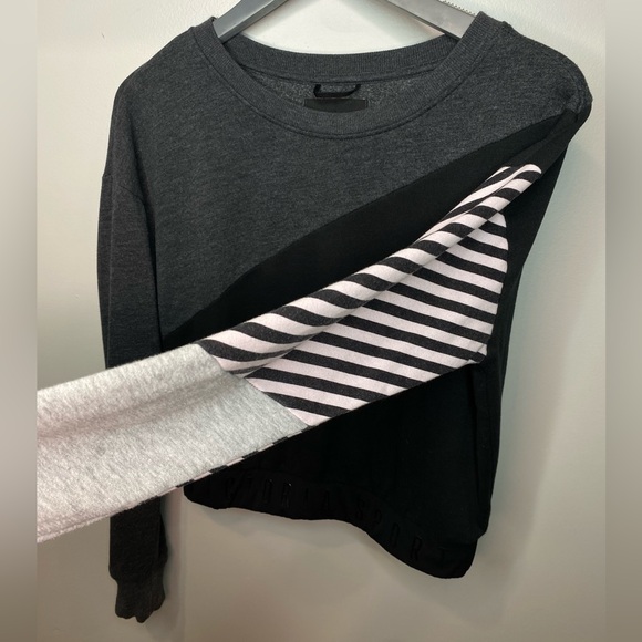 Victoria’s Secret Sport Cropped Crewneck. - Picture 2 of 7